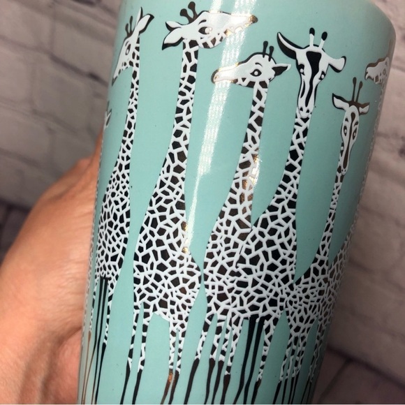 Roobee Aqua Giraffe Print Mug - Picture 4 of 6